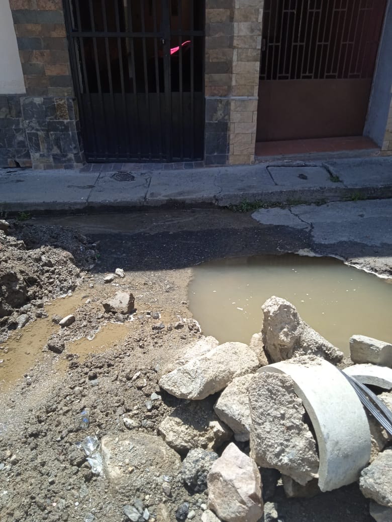 Alertan Sobre Colapso De Tuber A De Aguas Negras En La Avenida De